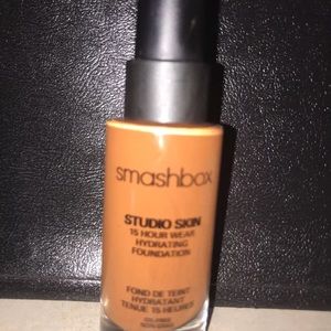 Smashbox Studio Skin 15 hour wear foundation